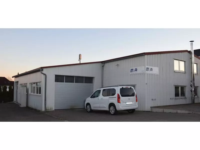 Außenansicht Halle.webp